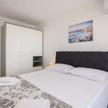 Adoria Apartment *