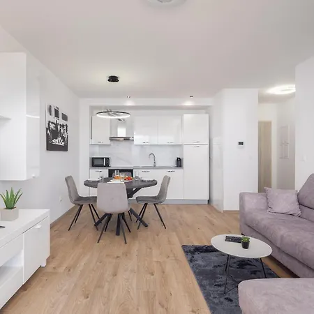 Apartment Adoria *